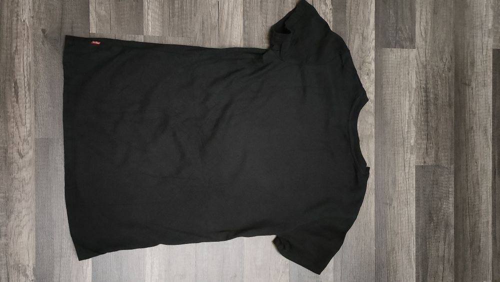 świetny nowy t-shirt Levi's