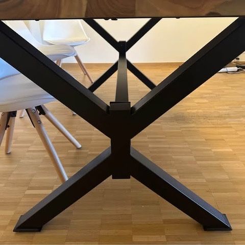 Mesa de jantar em madeira