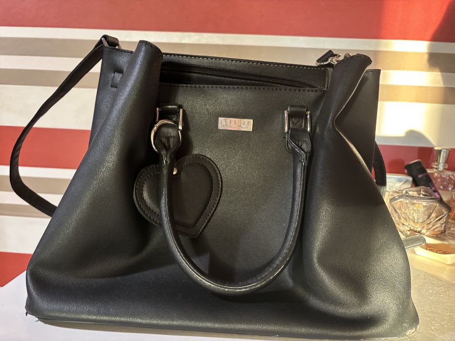 czarna torebka Mohito