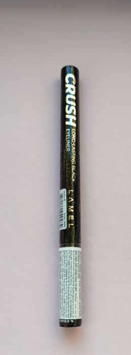 Czarny eyeliner Lamel