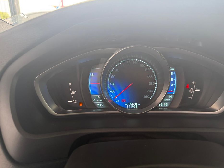 Volvo V40 1.6 d2 R-Design