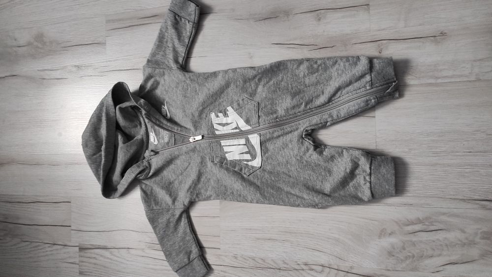 Pajacyk/ rampers/ body firmy Nike rozmiar 3-6 miesiecy