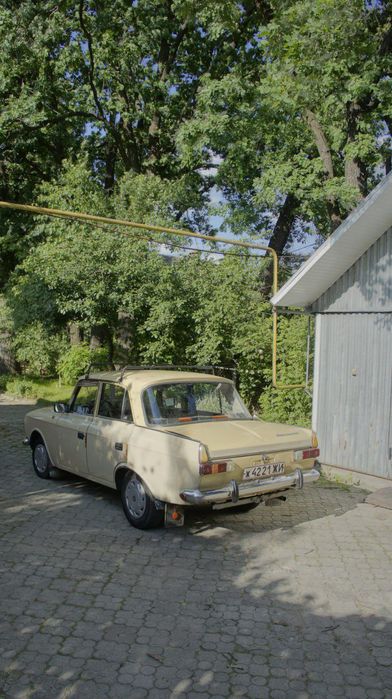 Автомобіль иж412