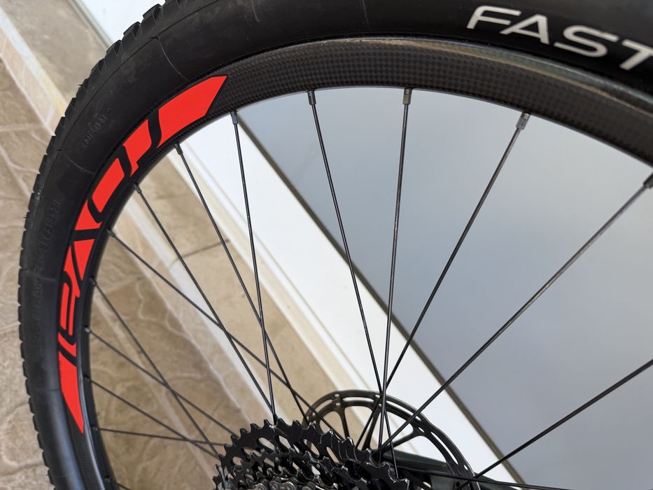 Bicicleta de BTT Specialized-rodas em carbono29