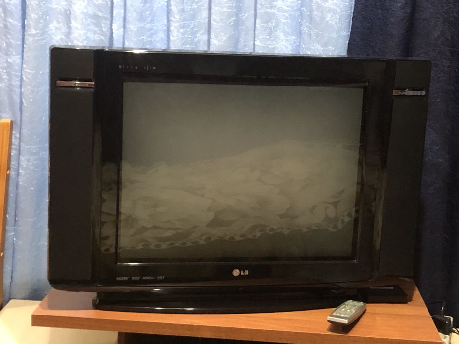 Кольоровий телевізор LG
