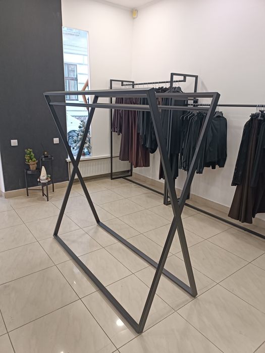 Продається торгівельне обладнання для магазину одягу