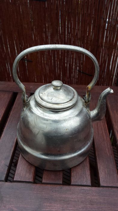 Stary czajnik aluminiowy retro vintage