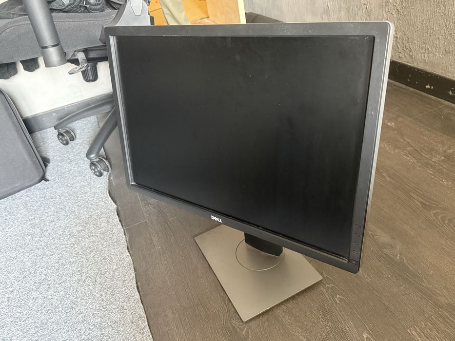 адежный профессиональный монитор Dell UltraSharp U2412Mc (24", IPS, 1920x1200)