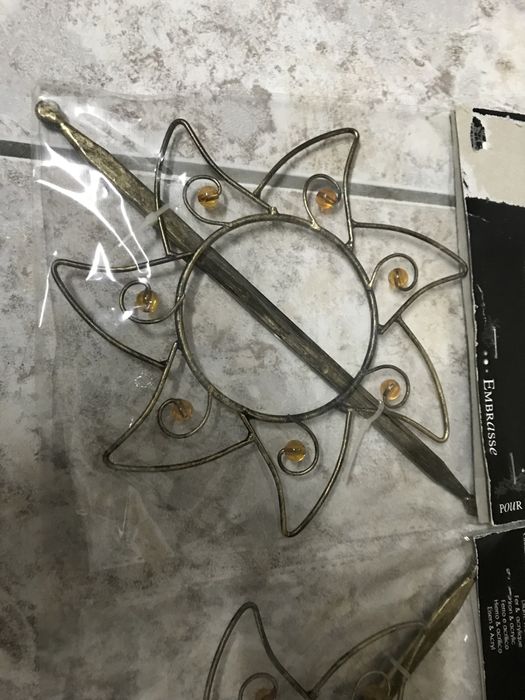 Vendo dois apanha cortinas novos