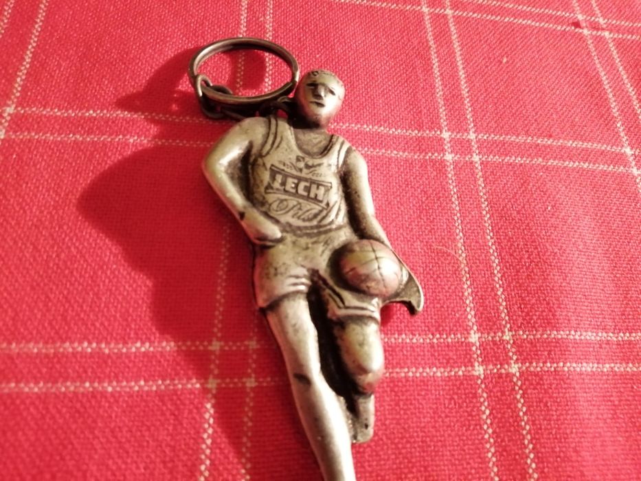 Bryloczek koszykowka