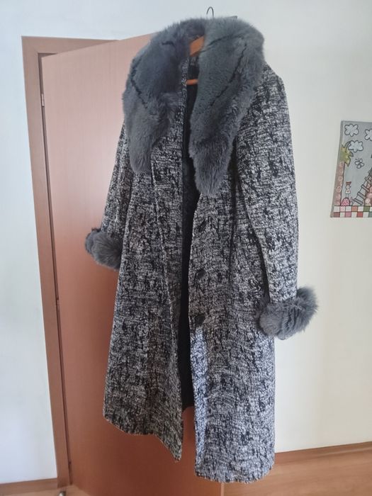 Пальто жіноче на зиму.  Верх - Лама, Ворот та рукава - Песець.