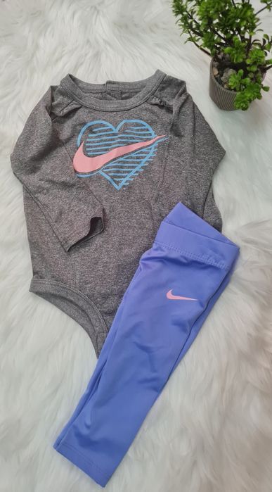 Komplet dla dziewczynki leginsy I body r.68/74 Nike