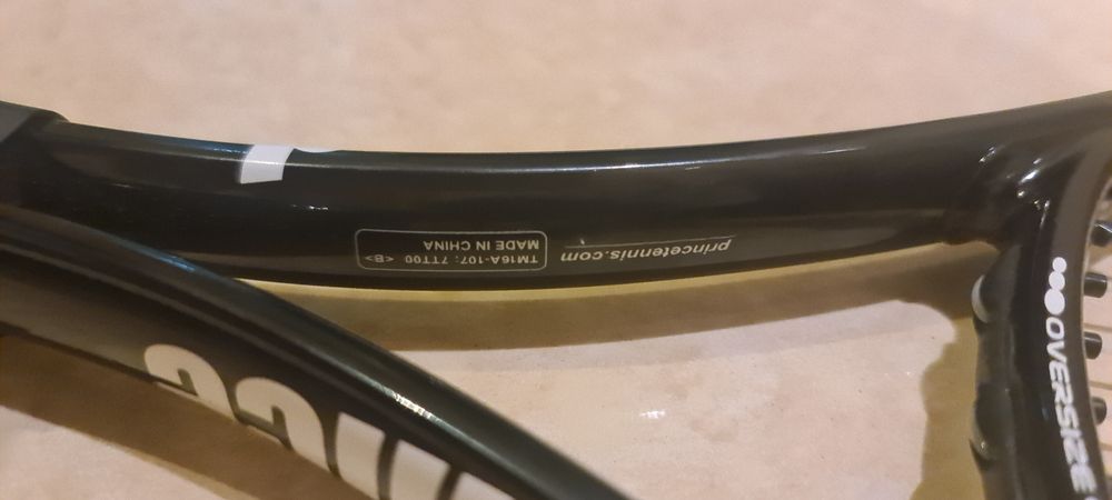 Raquete de tênis Prince TM16A-107 Arch Invader com capa. Punho Preto