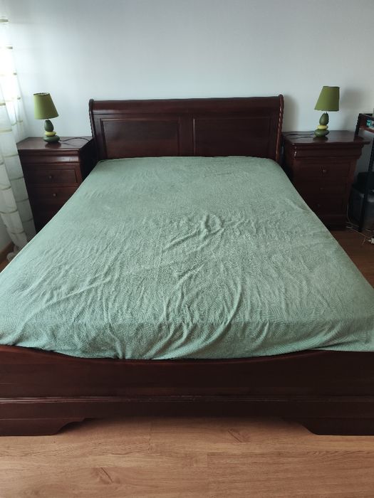 Cama de  Casal  com mesas de Cabeceira