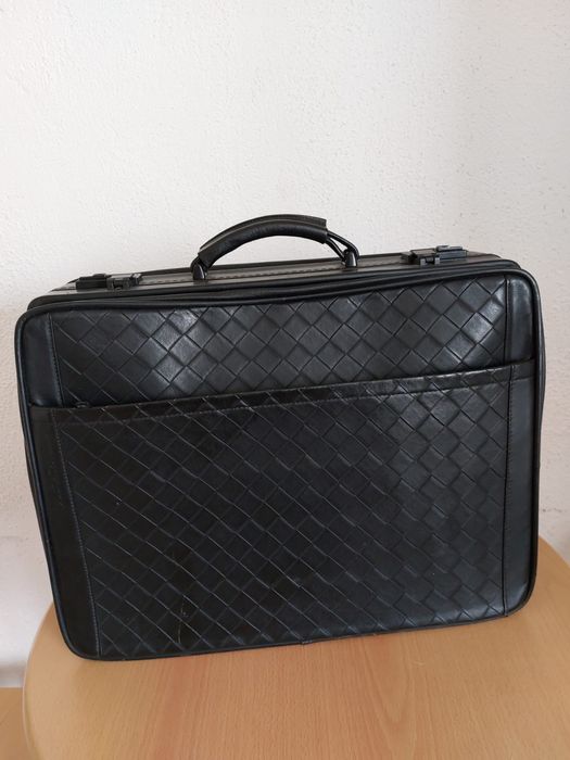 Skórzana stara walizka na kod