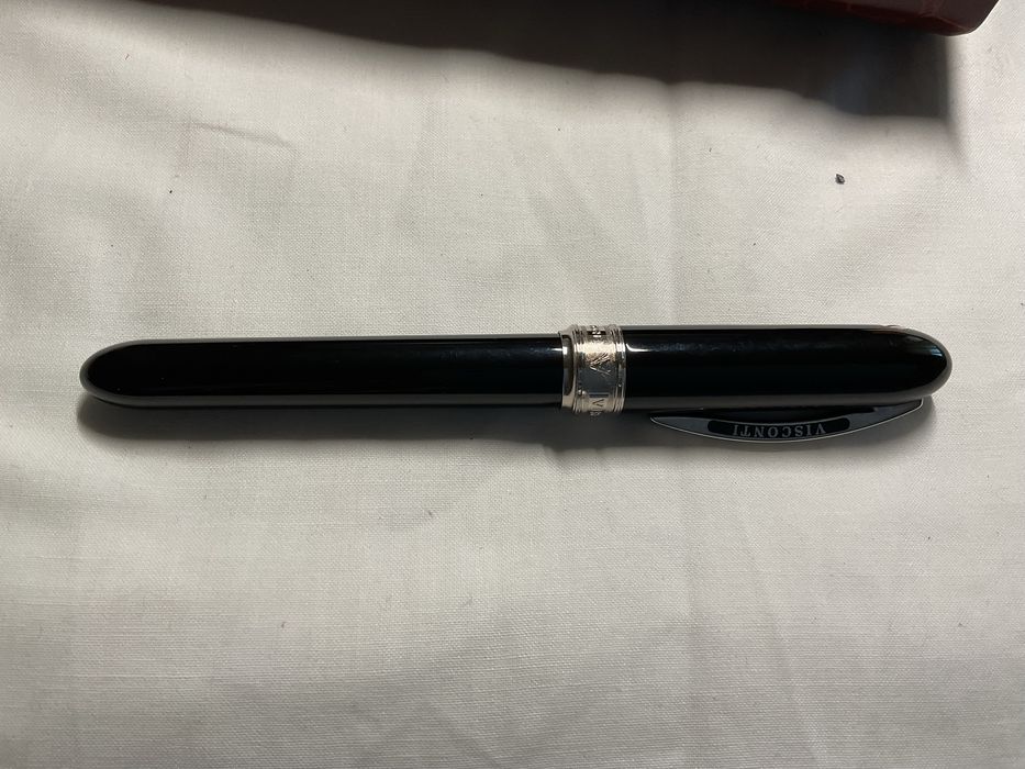 Caneta tinteiro da marca Visconti com estojo e garantia