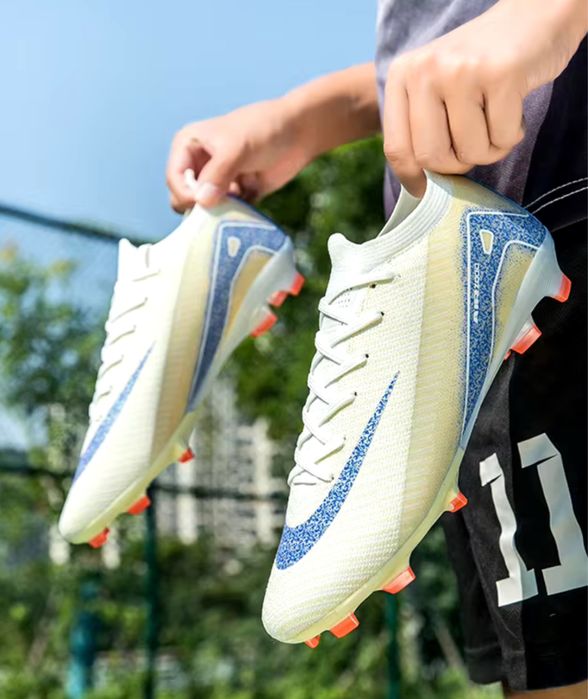 Buty piłkarskie obuwie sportowe futbolówki korki skarpeta lanki