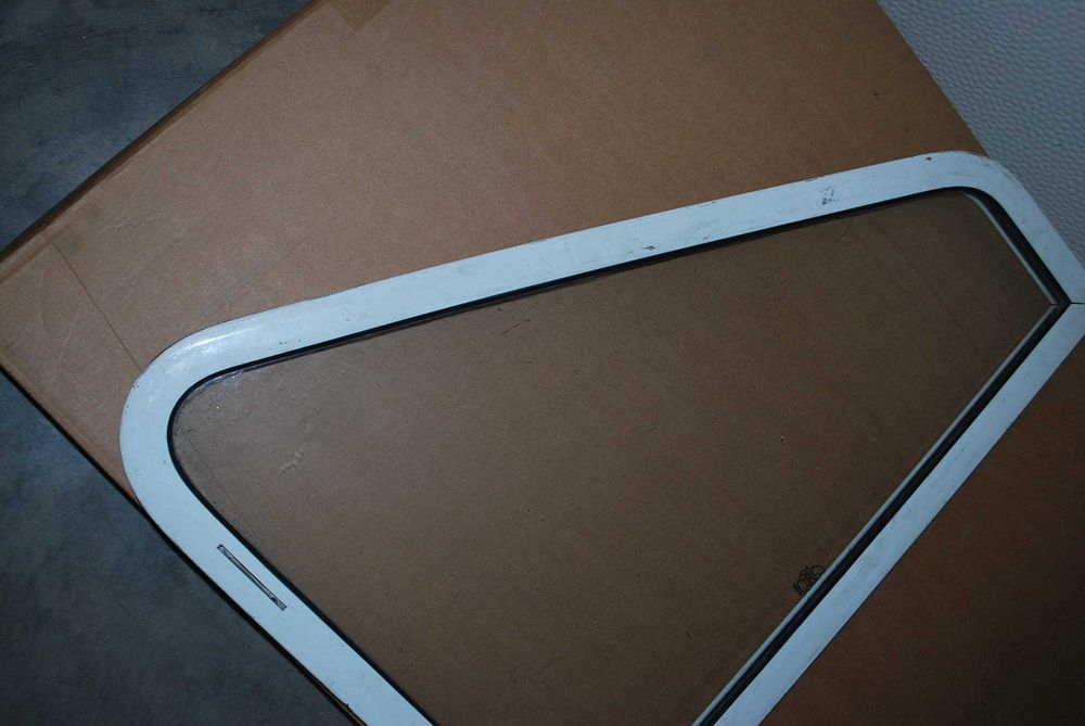 Okno do kampera 52x70CM
