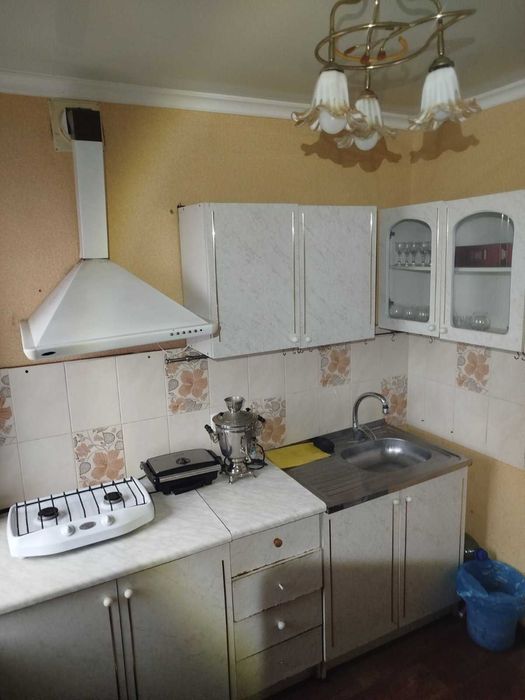 Світла та затишна квартира у центрі Помічної