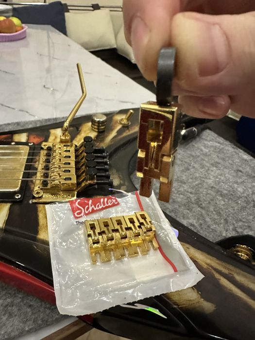 Floyd Rose Jackson Japan, Чохол PRS, Schaller сідла