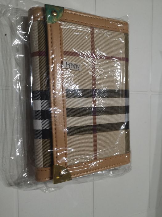 Várias carteiras novas