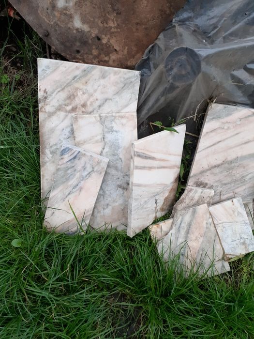 Мармурові плити, залишились невеликі розміри і