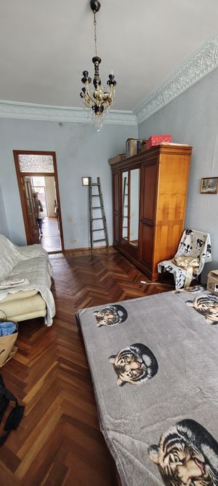 Продається простора чотирьохкімнатна квартира  в центральній частині  Одеси