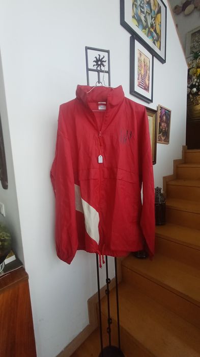 casaco corta-vento vermelho original da CH Carolina Herrera,