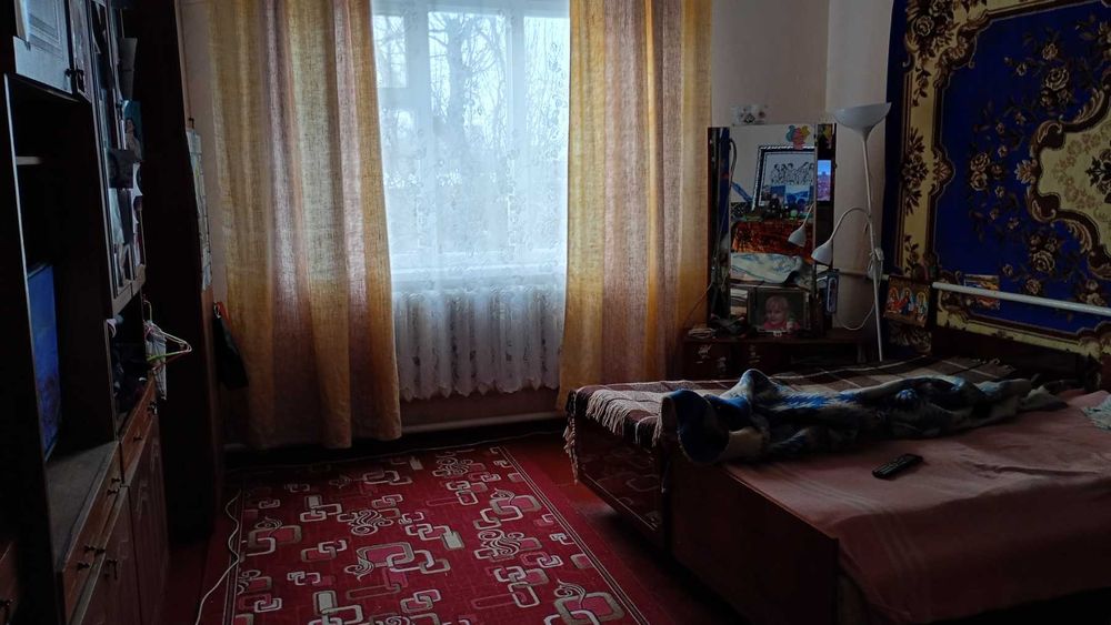 Великий цегляний будинок 1994 року в смт Гребінки