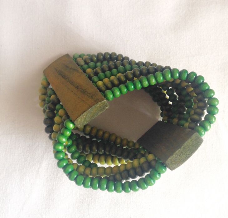 Pulseira verde com missangas