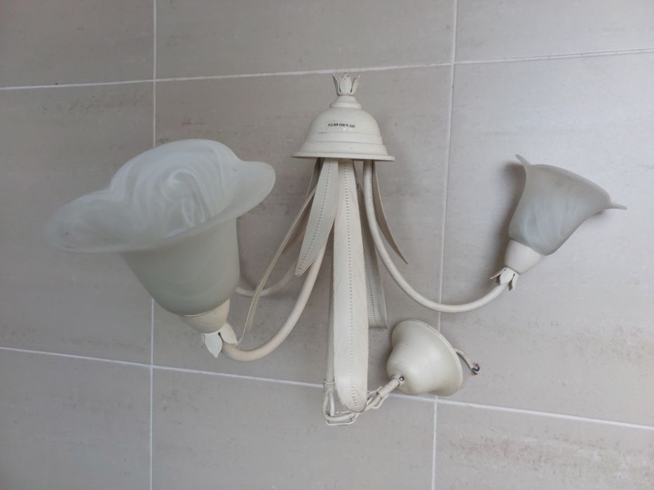 Candeeiro de tecto em chapa e vidro