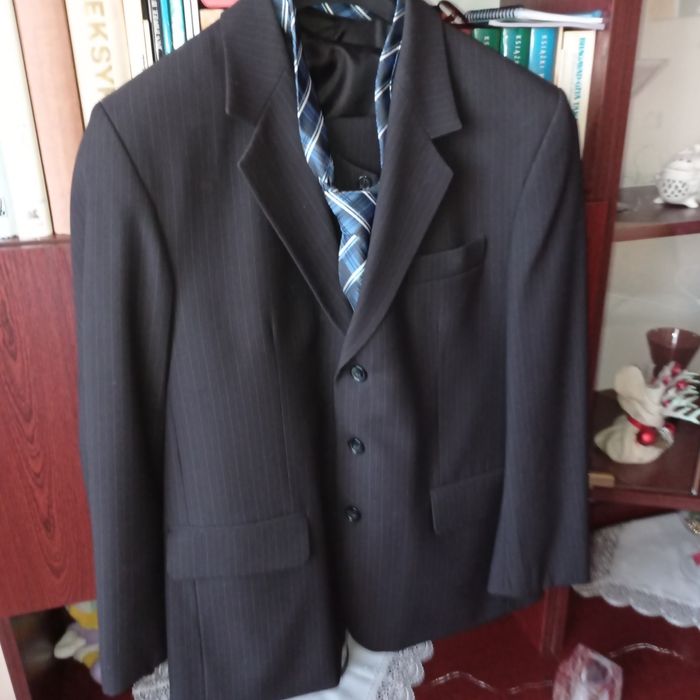 Sprzedam ładny garnitur