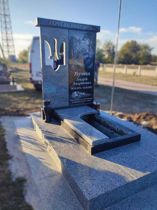 Пам'ятники, вироби з граніту.Ввесь спектр послуг Під ключ.