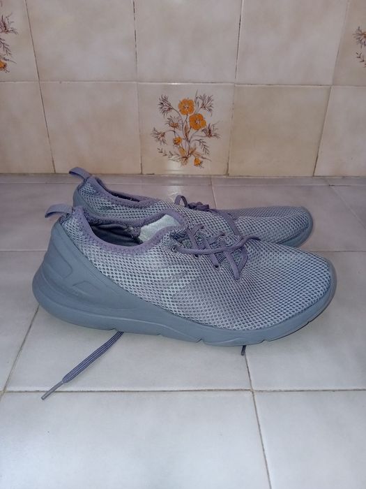 Sapatos e sapatilhas