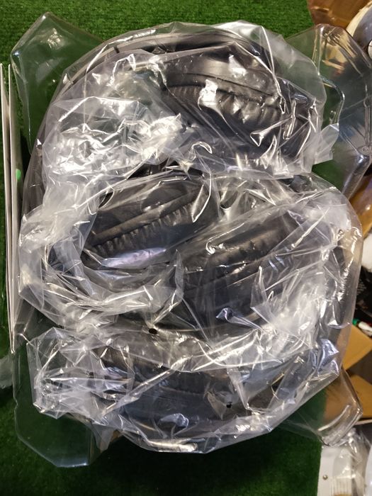 Zestaw dwóch słuchawek bezprzewodowych nowych