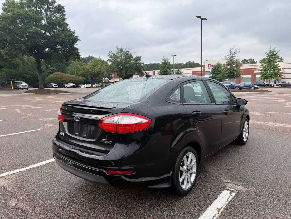 Ford Fiesta Titanium      2015