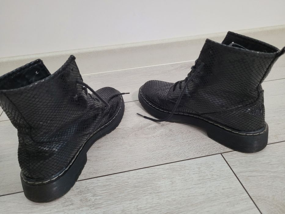 Ботинки женские.  Кожа