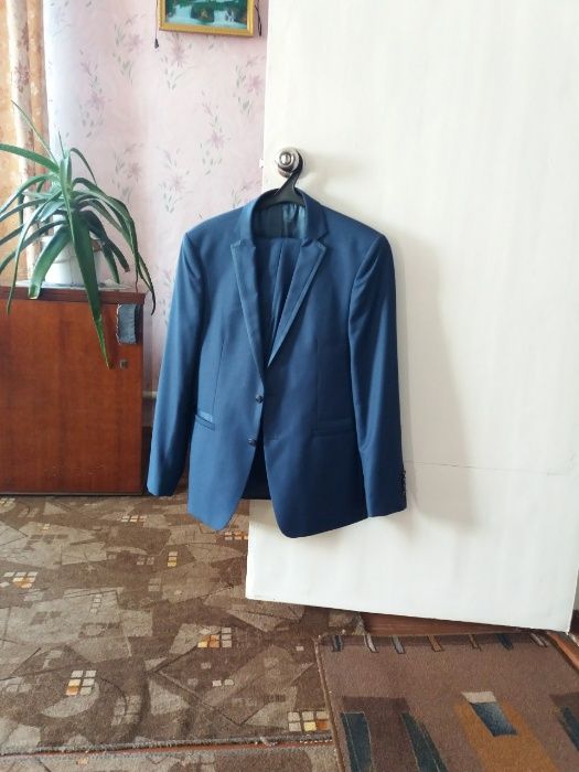 Продам стильний чоловічий костюм