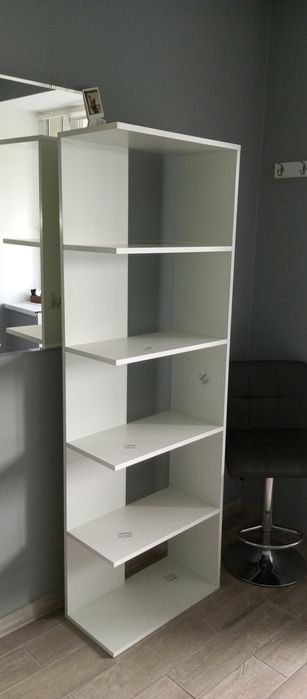 Стелаж / Полички.