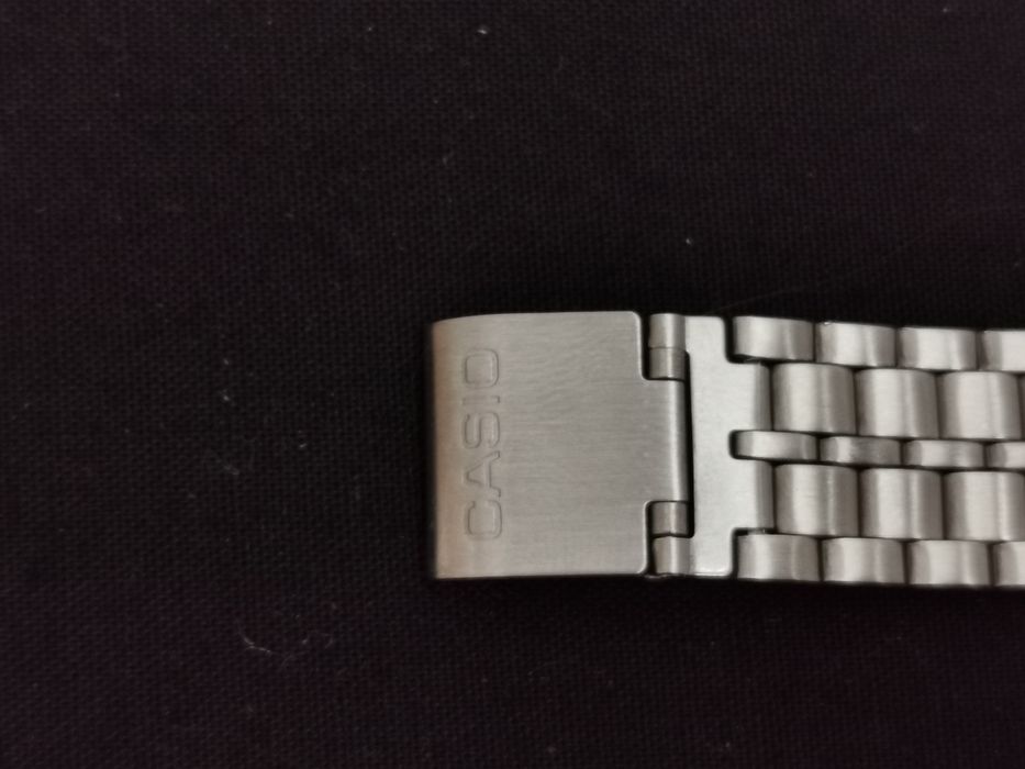 elegancki czerwony casio