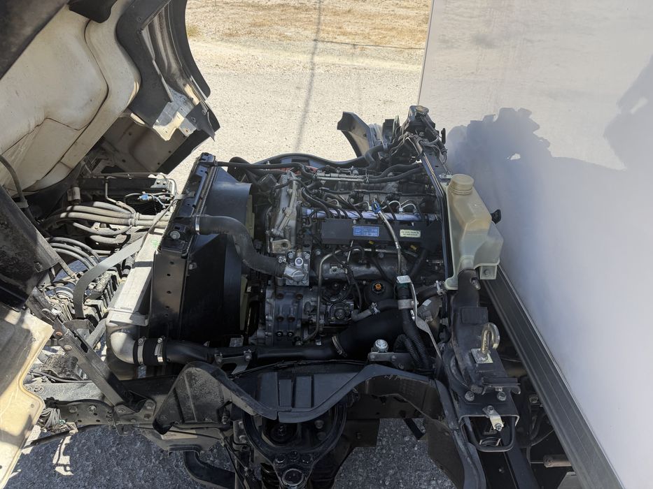Mitsubishi canter fuso 3c13 com plataforma