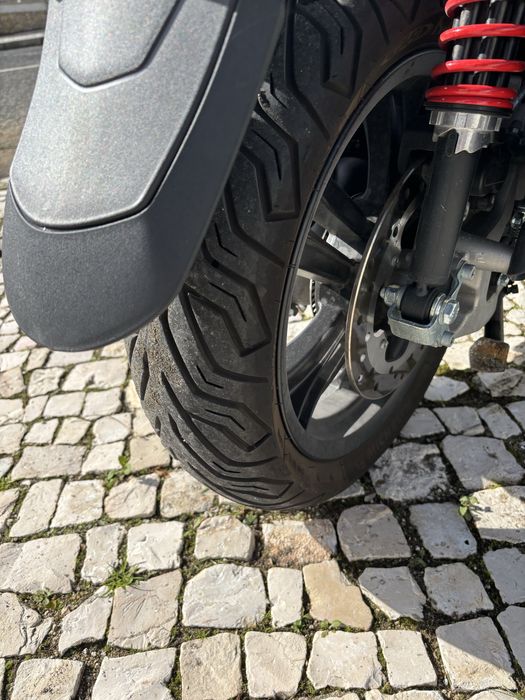 Piaggio MP3 300 só com 1500 kms