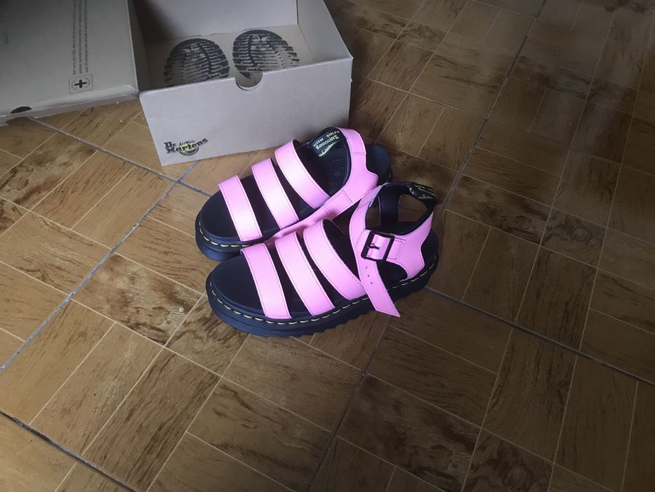 Sandalias Dr Martens cor de rosa, modelo Blaire