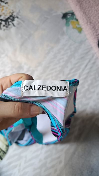 Biquíni às riscas azul e rosa