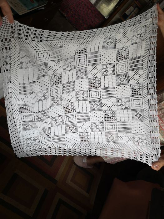 Antiguidades: naperons de crochet, freiras de Cucujães