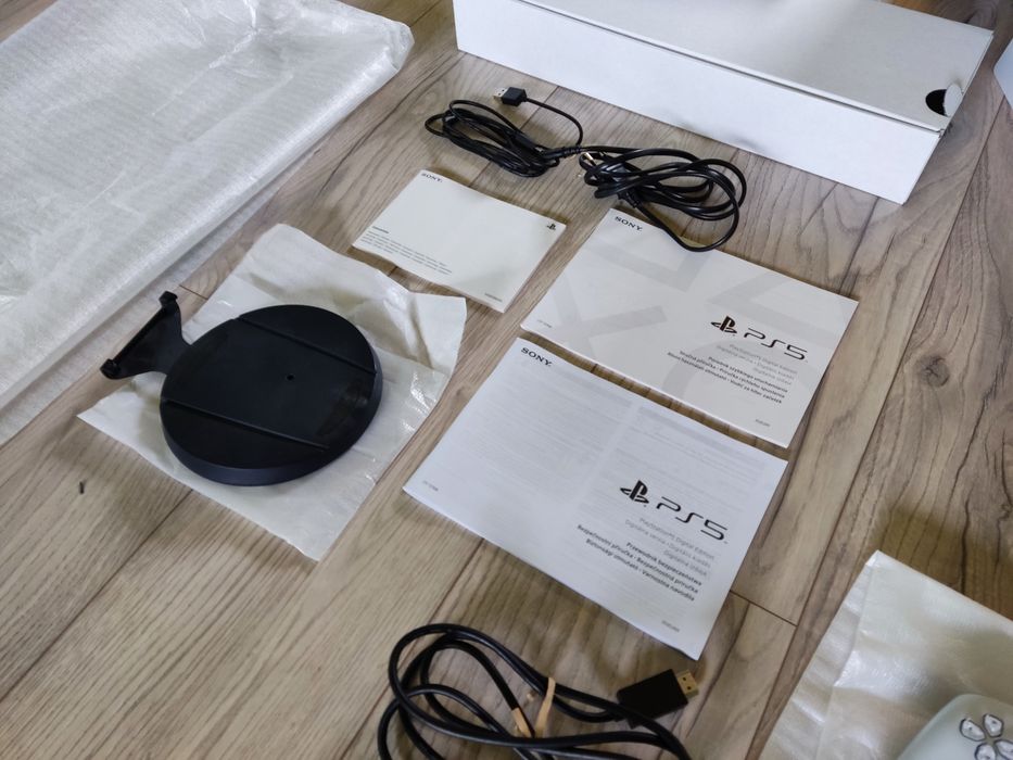 Sony PS5 1TB GWARANCJA komplet Gry EA FC 25 Fortnite Gran Turismo Resi