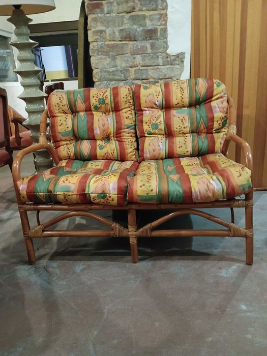 Sofa rattan z fotelami i ławą