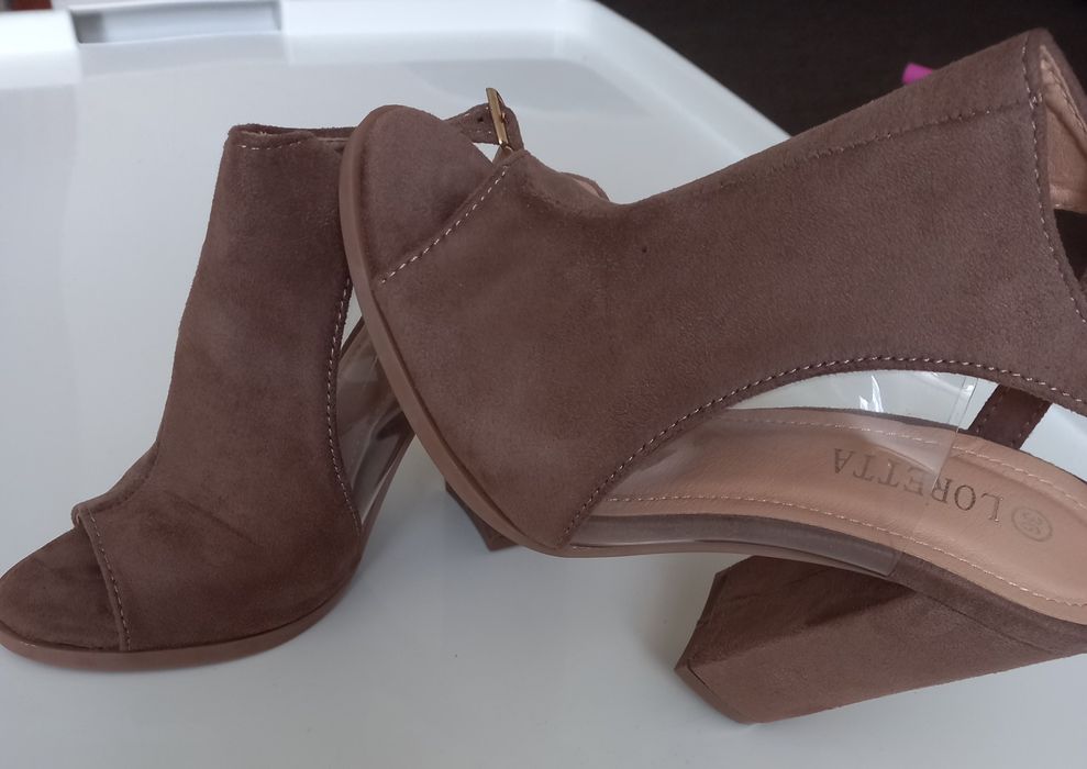 Жіночі босоніжки