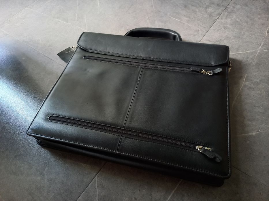 Продам чорний шкіряний портфель Luciano Carvari в Дніпрі