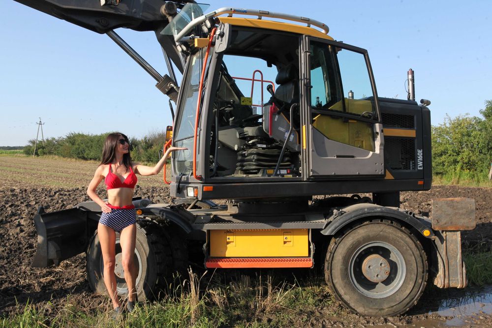 koparka VOLVO EW160 E Leica iCON i Rototilt zamienię na ładowarkę/kampera